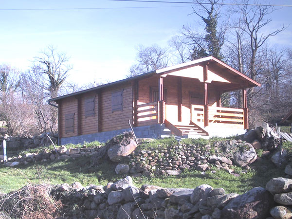 Cabaña  diáfana con tabique maestro.