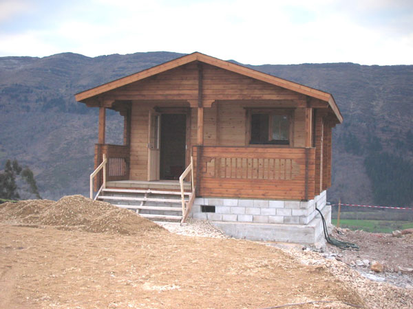 Cabaña  diáfana con tabique maestro.