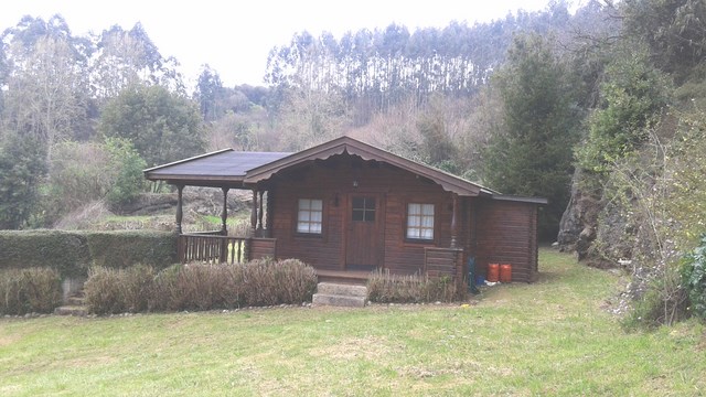 Cabaña distribuída según plano.
