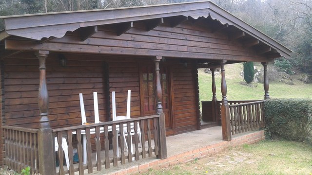 Cabaña distribuída según plano.