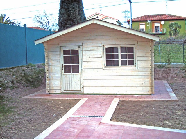 Refugio con terraza. al frente.