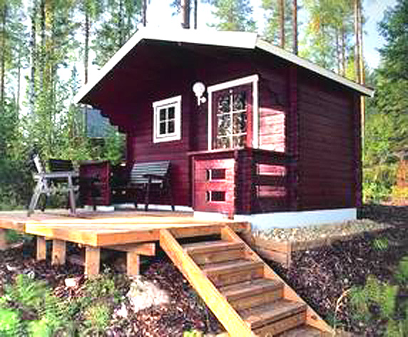 Sauna para exterior con terraza y alero frontal ancho.