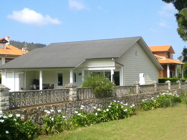 Vivienda de planta baja, construida con entramado.
