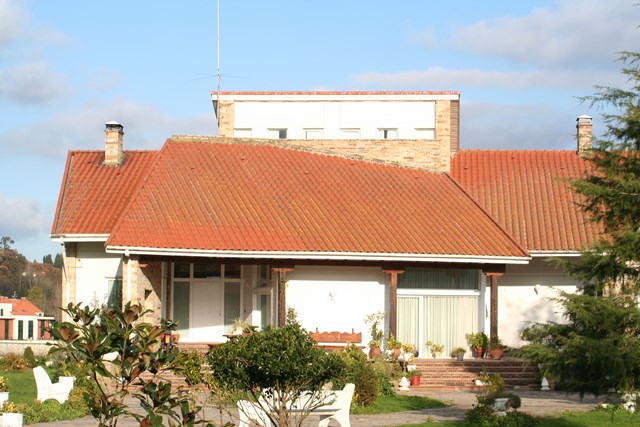 Vivienda bifamiliar de entramado, con  dos plantas + altillo.