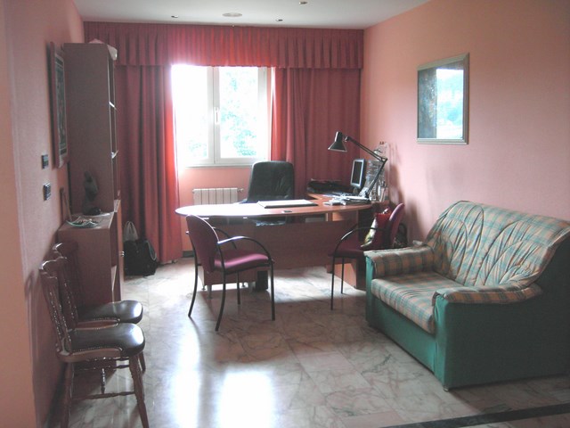 Vivienda bifamiliar de entramado, con  dos plantas + altillo.
