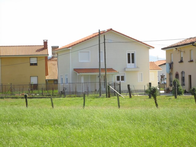 Vivienda de dos plantas de  entramado.