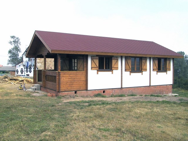 Vivienda de tablón, con doble pared.