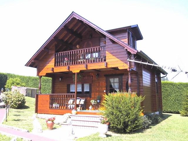 Vivienda de dos plantas con doble tabique.