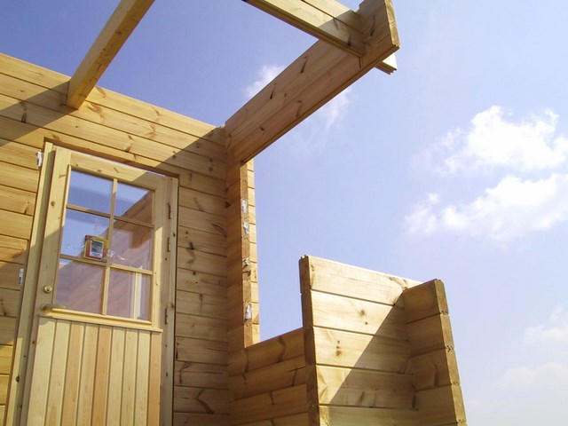 Vivienda de dos plantas con doble tabique.