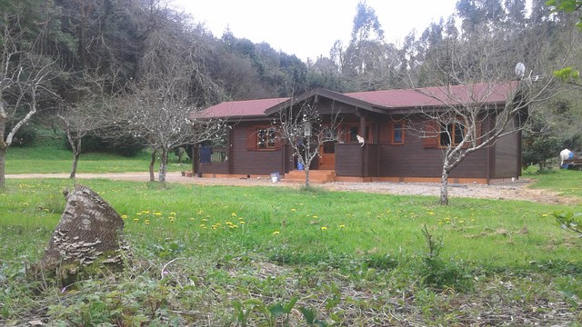 Vivienda de tablón con doble tabique.