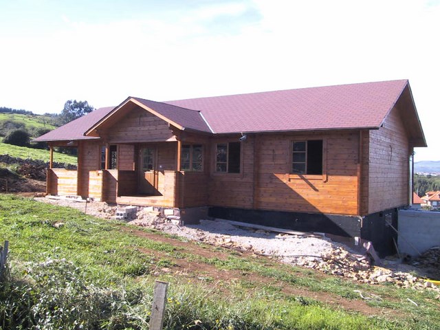 Vivienda de tablón con doble tabique.