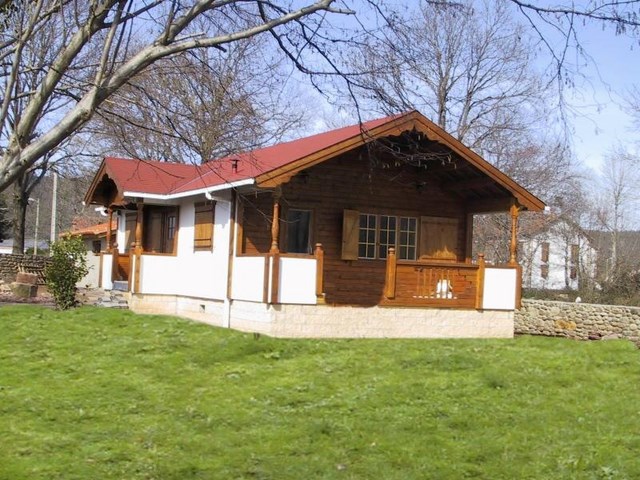 Vivienda de tablón con doble tabique.