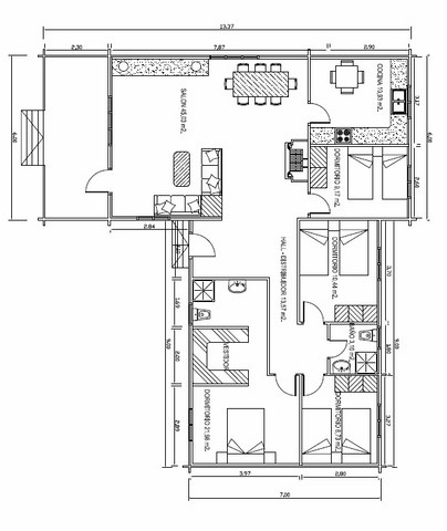 Vivienda de planta baja, en forma de L.