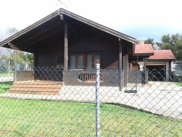 Vivienda con garaje-almacén adosado.